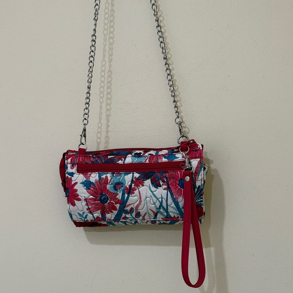Chic Floral Quilted Wristlet with Chain removable Strap - Red and Blue - Picture 4 of 4